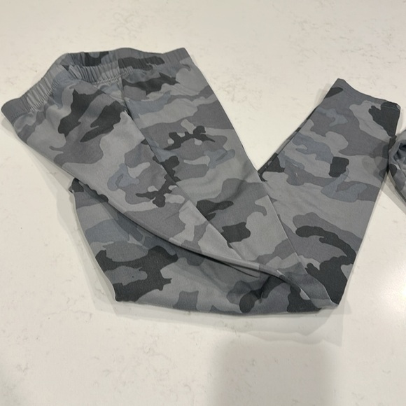 Thermajohn Men’s Small Camo thermal set. Very warm - Picture 4 of 4